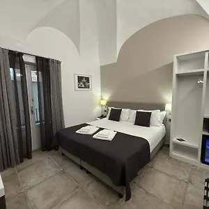 Etnea 454 Luxury *** קטאניה